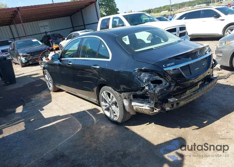 2017 Mercedes-Benz C 300 из США, поврежденный, VIN 55SWF4JB8HU218327